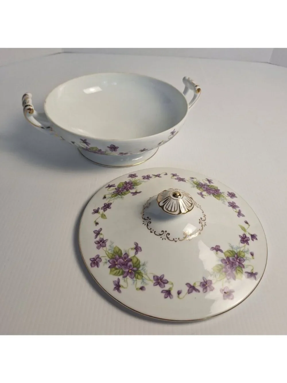 VTG WENTWORTH CHINA JAPAN PURPLE FLORAL GOLD TRIM LIDDED VEGETABLE BOWL VIOLA